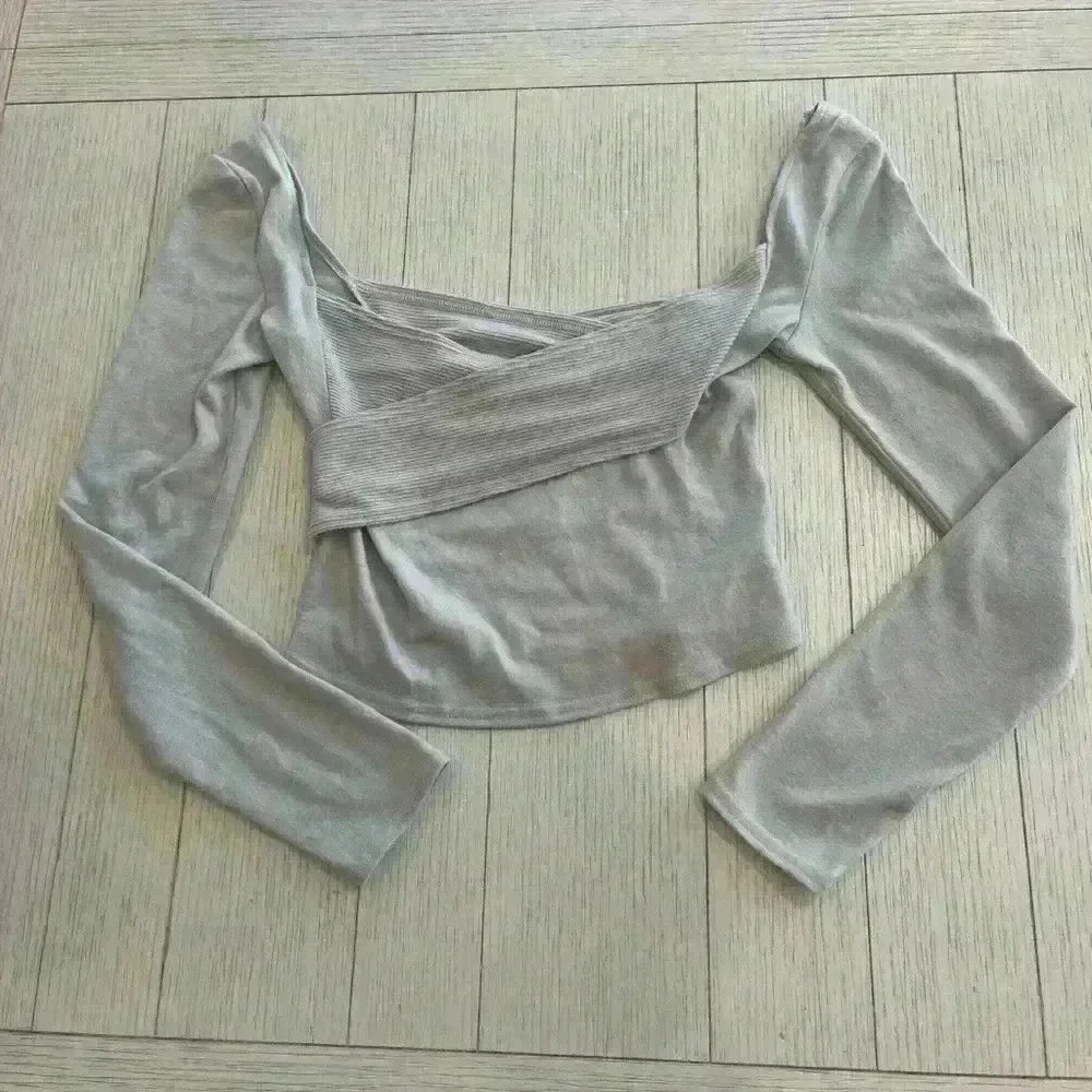 Crème OU out from under long sleeve top size medium